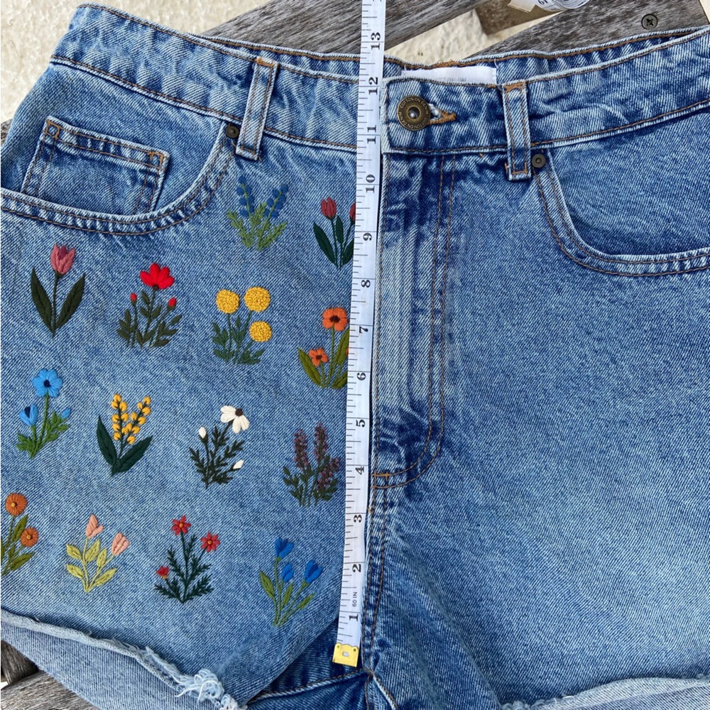 Hand-Embroidered Floral Shorts | Size 8 - Picture 12 of 14